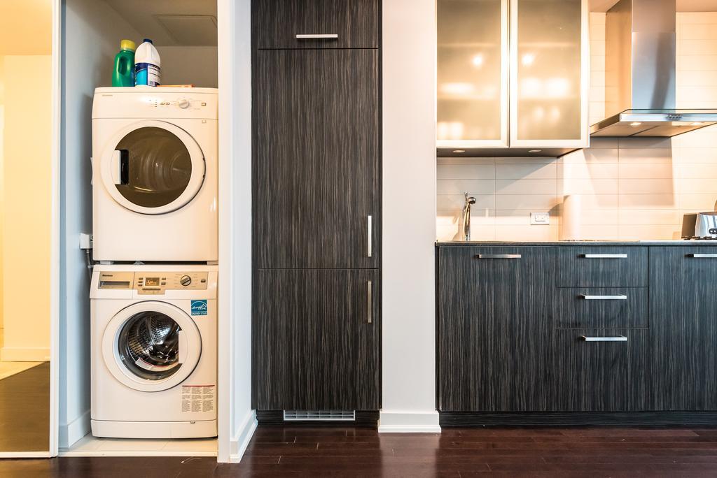Downtown Luxury Lakeview Condo تورونتو الغرفة الصورة