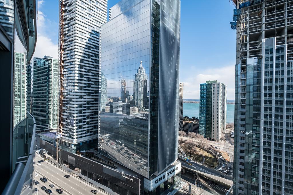 Downtown Luxury Lakeview Condo تورونتو المظهر الخارجي الصورة