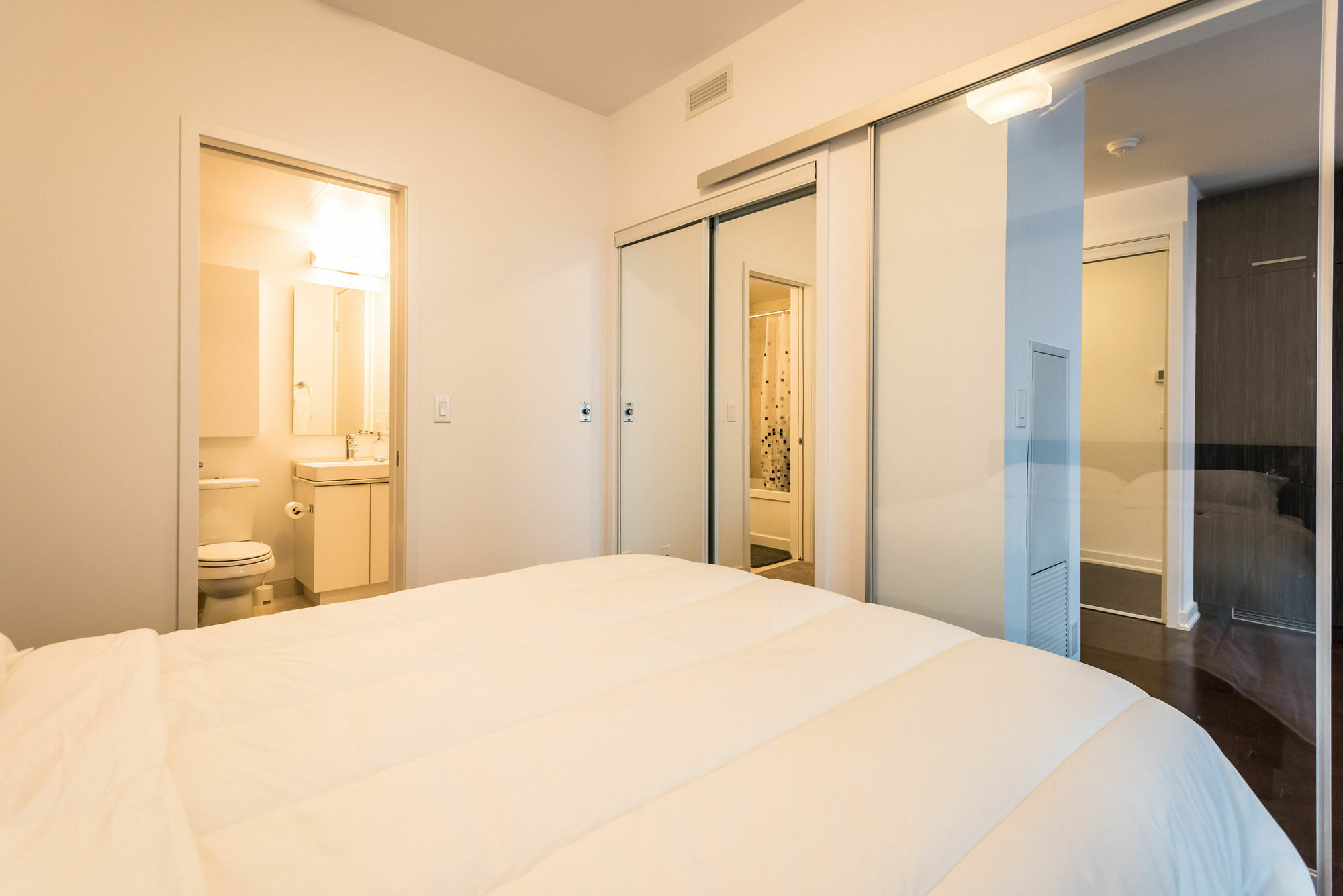 Downtown Luxury Lakeview Condo تورونتو المظهر الخارجي الصورة