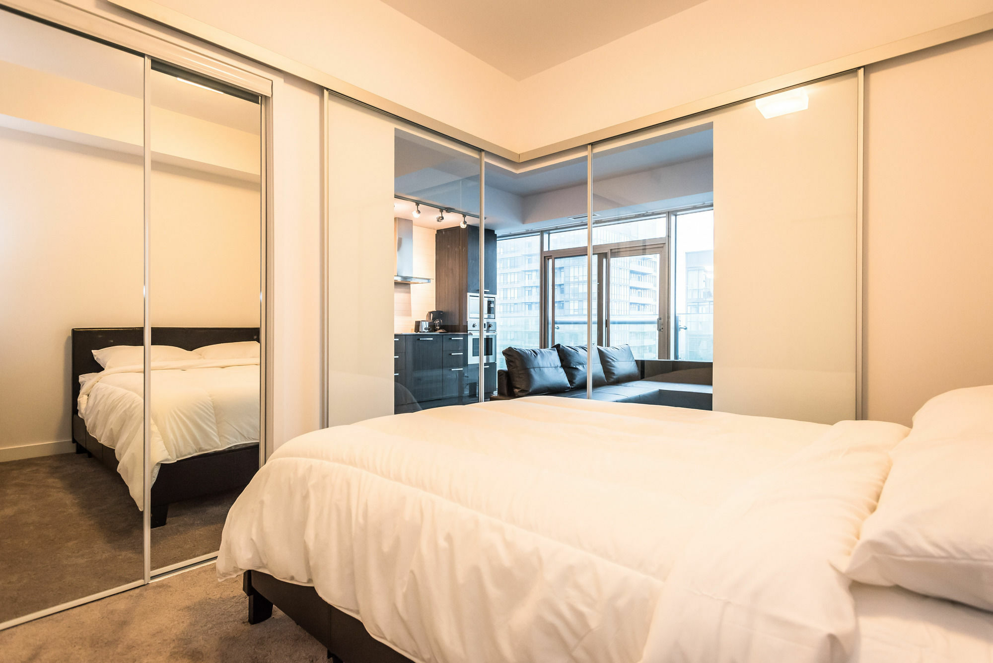 Downtown Luxury Lakeview Condo تورونتو المظهر الخارجي الصورة